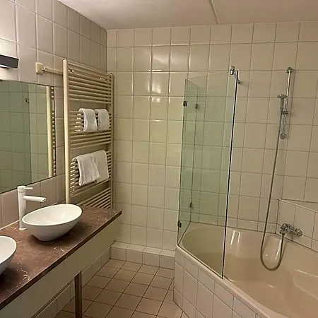Hampshire - Avenarius 4* רורלו